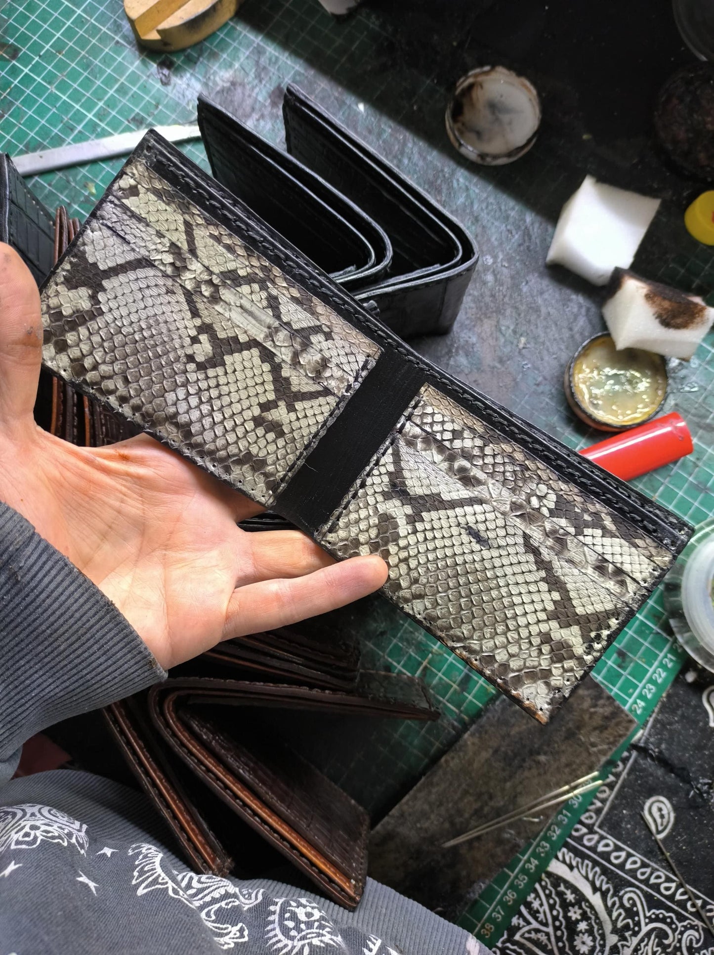 Men's Alligator Snakeskin Leather Slim Profile Wallet, Billfold Wallet, 6 card slot, Handmade Western Wallet, Wallet for Men, Gift for him