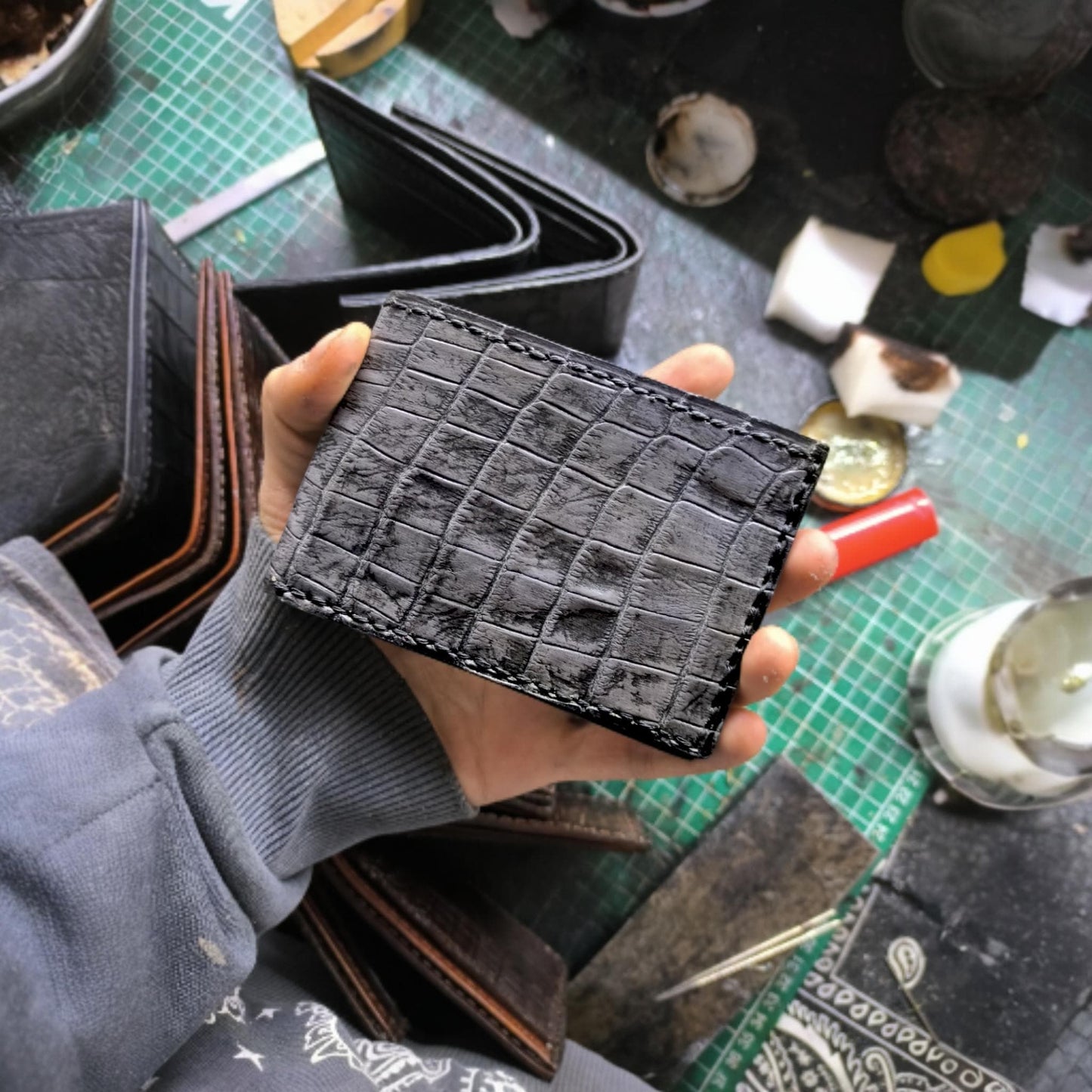 Men's Alligator Leather Wallet | Gift for him| Billfold Wallet | 6 card slot | Handmade Western Wallet | Cowboy Wallet| Sobek Leather