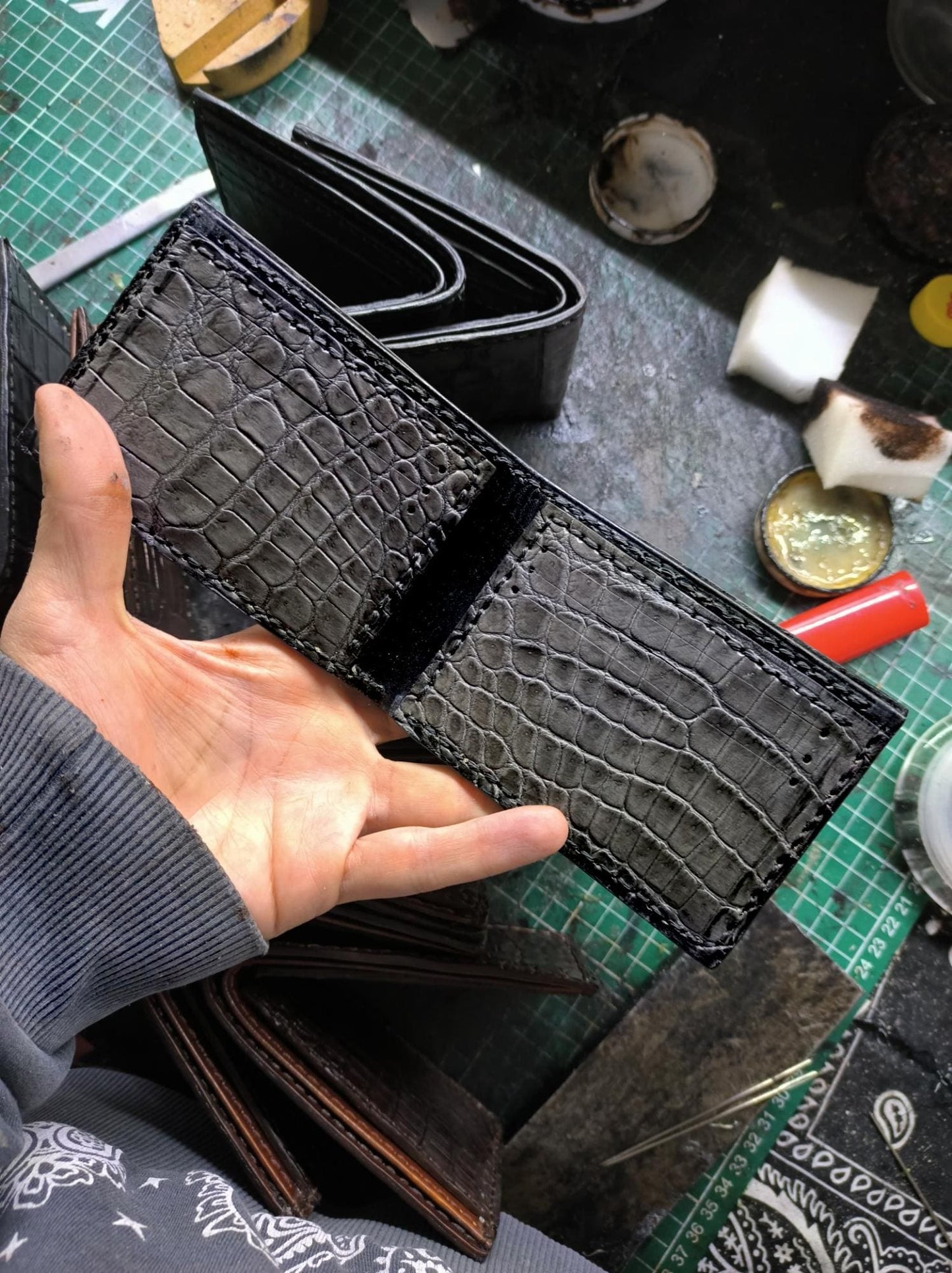 Men's Alligator Leather Wallet | Gift for him| Billfold Wallet | 6 card slot | Handmade Western Wallet | Cowboy Wallet| Sobek Leather